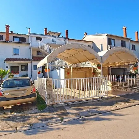 Апартаменти Tereza 1352 Пула